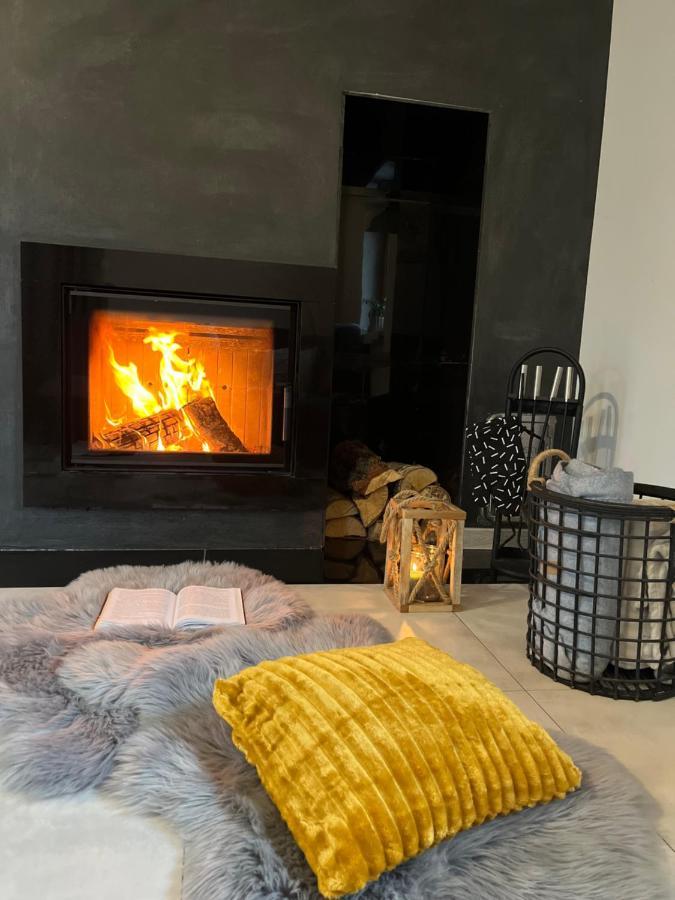 Domek Z Kominkiem Nad Jeziorem Z Jacuzzi Ogrodowym Sumowo  外观 照片